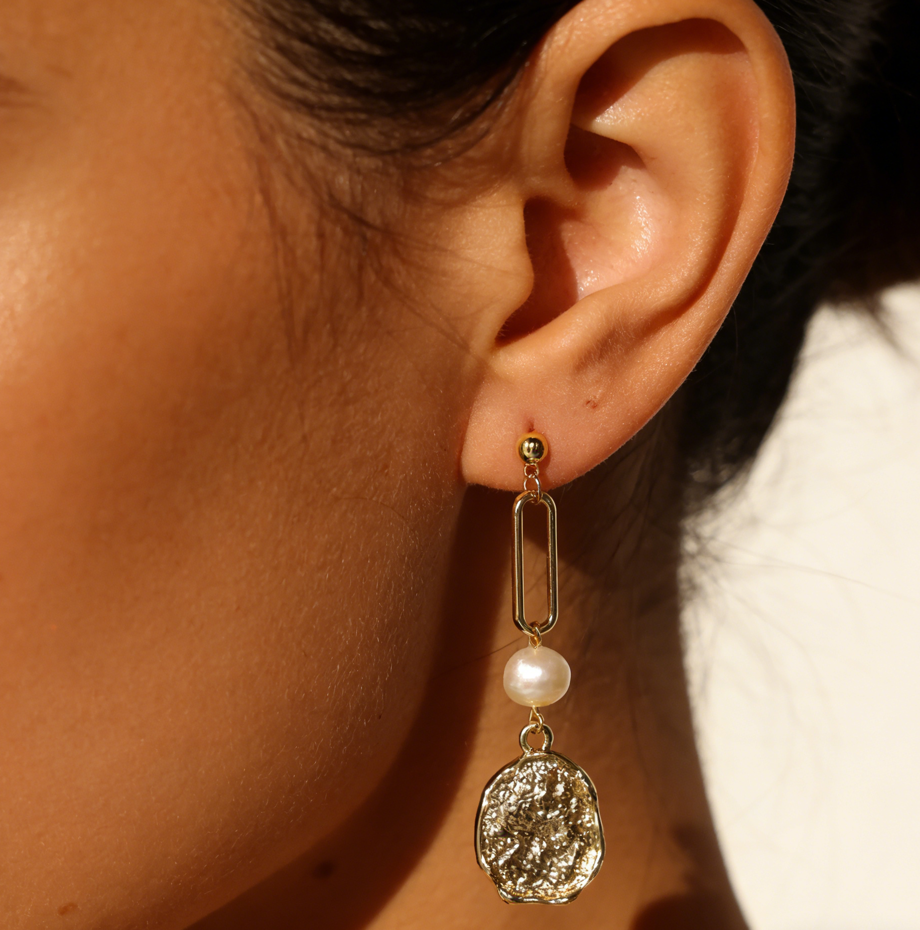 Victoria asymmetrical pearl earring