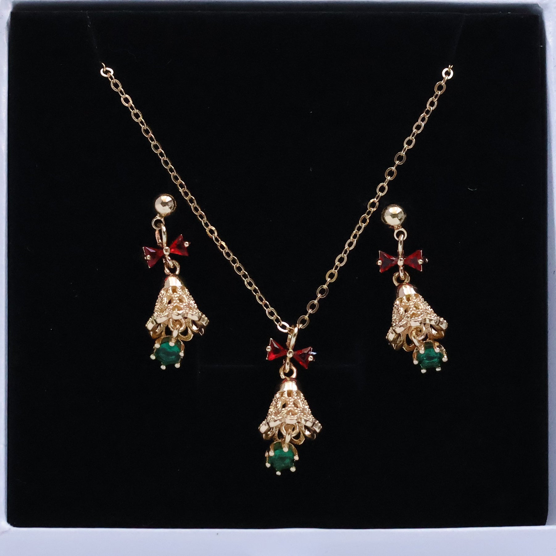 Did you hear the jingle bell 🔔 ring Christmas earring and necklace set