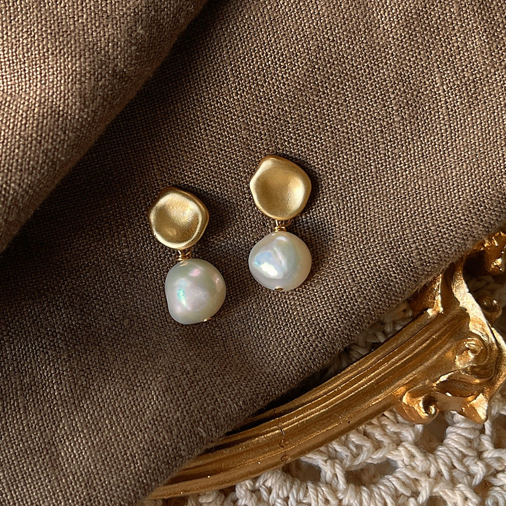 Lila baroque pearl earring