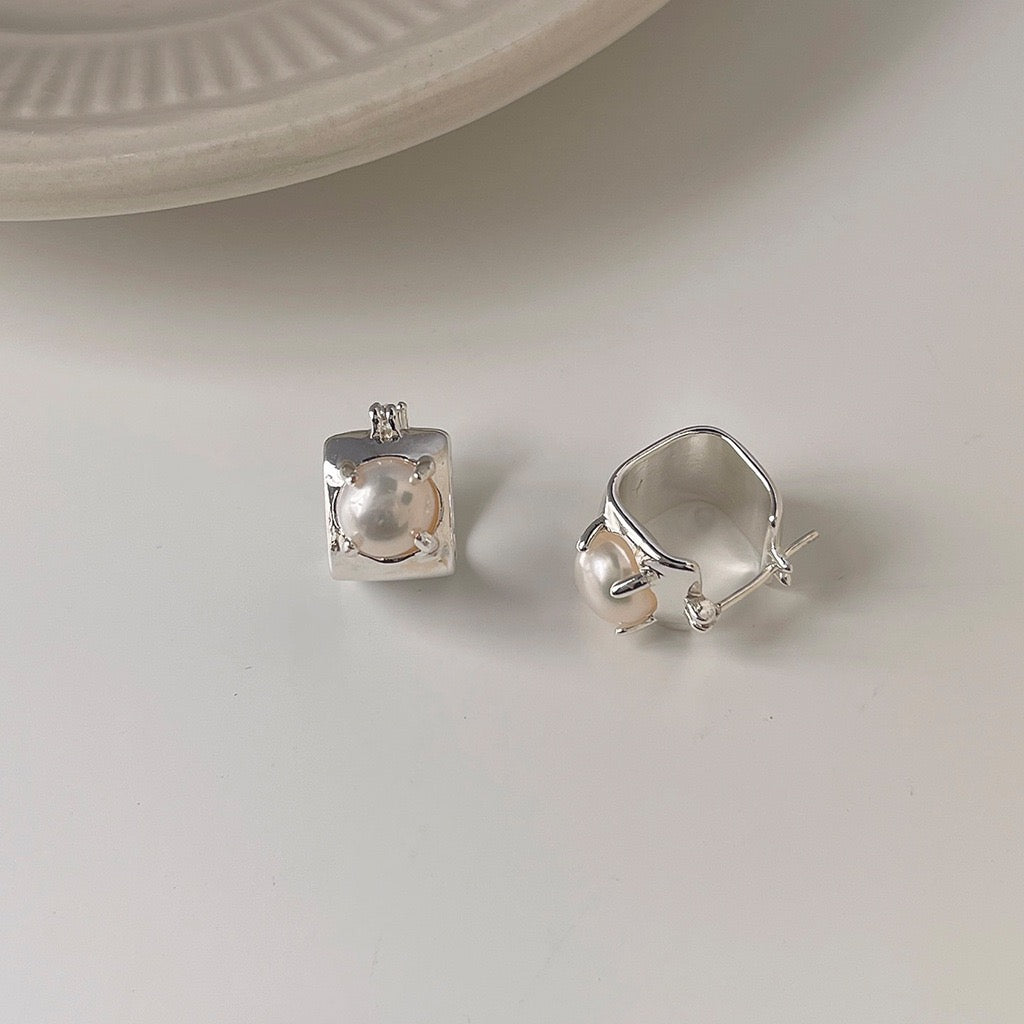 Ione Freshwater Pearl Huggies Earrings