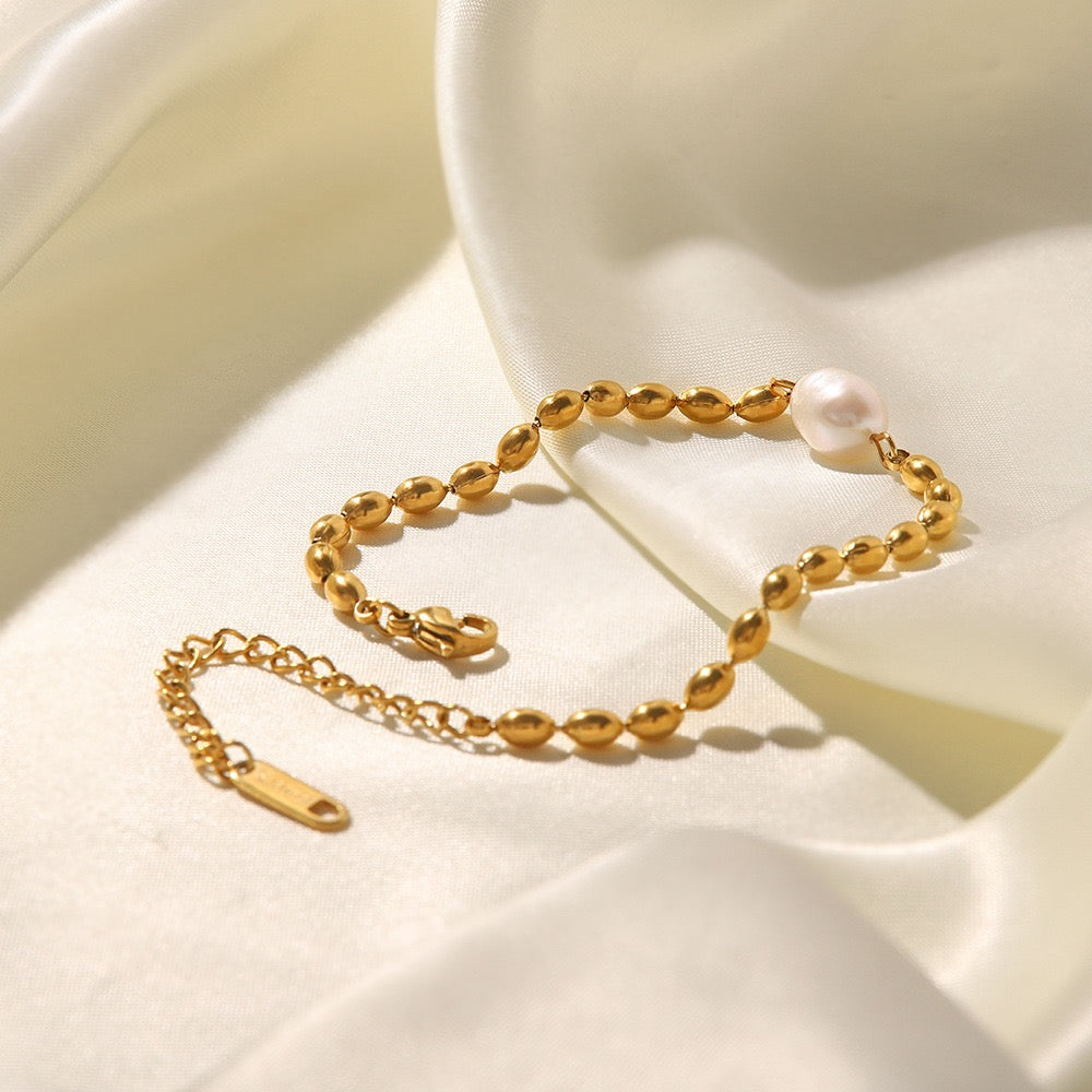 Gold plated beaded necklace with Pearl