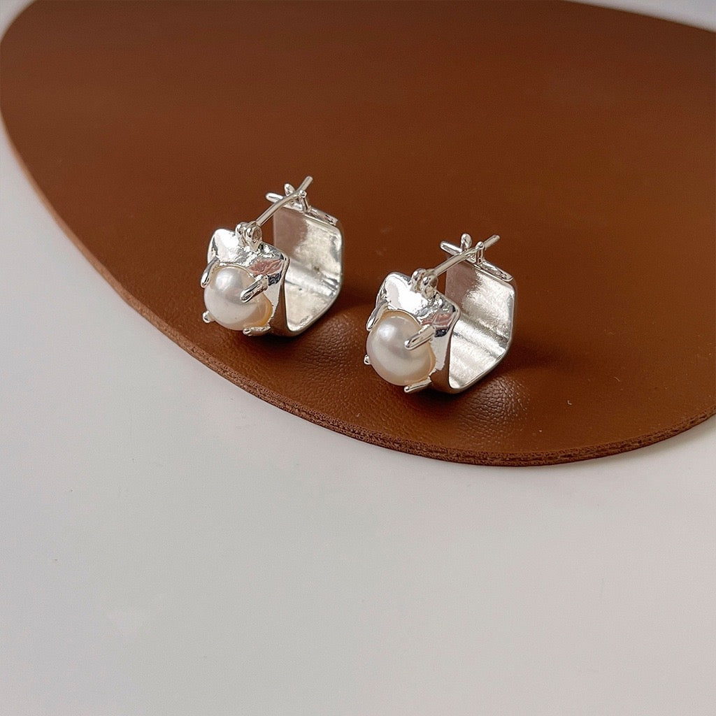 Ione Freshwater Pearl Huggies Earrings