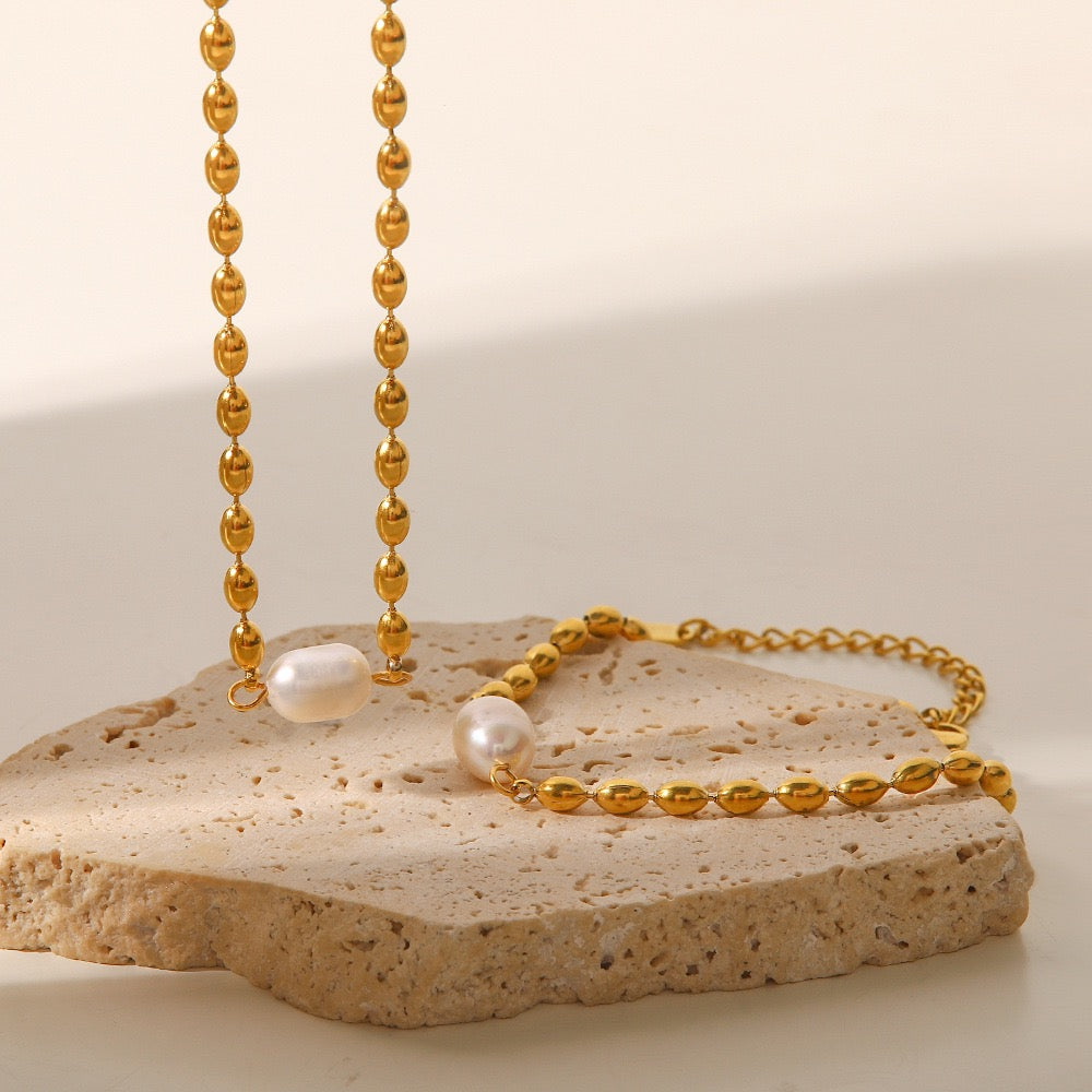 Gold plated beaded necklace with Pearl